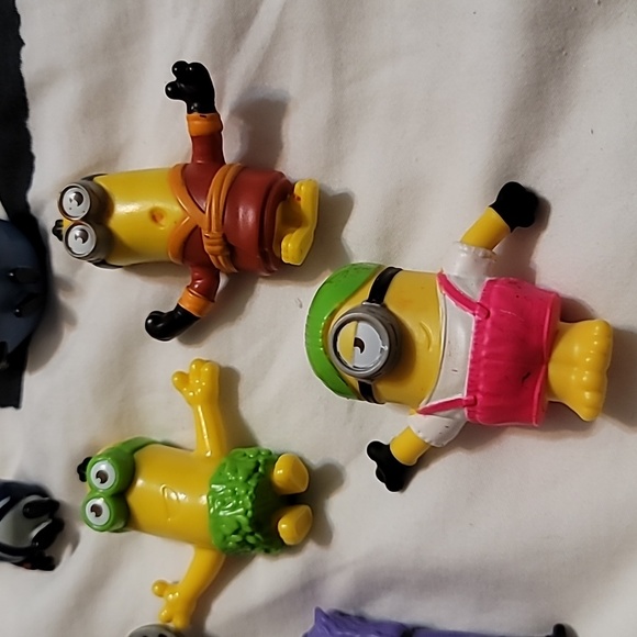Set of 30 Minions (small) Figurines - Picture 4 of 17